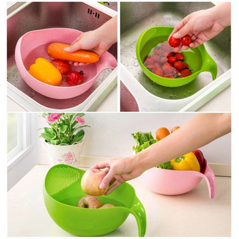 Удобна пластмасова купа с дръжка за лесно измиване на зърнени храни в розов и зелен цвят