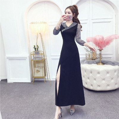 Elegáns női ruha tüll ujjakkal és spitz nyakkivágással több színben