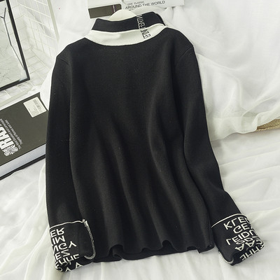 Női blúz feliratokkal és magas gallérral - több színben