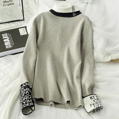 Női blúz feliratokkal és magas gallérral - több színben