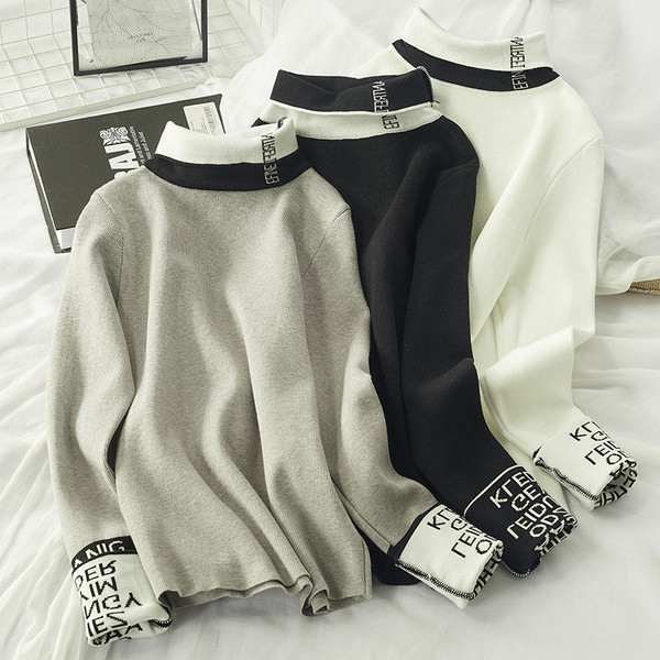 Női blúz feliratokkal és magas gallérral - több színben