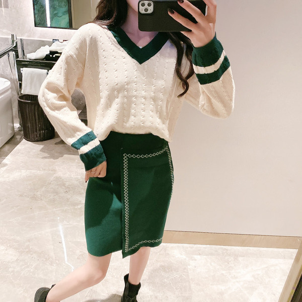 Set dama model nou din doua piese pulover + fusta