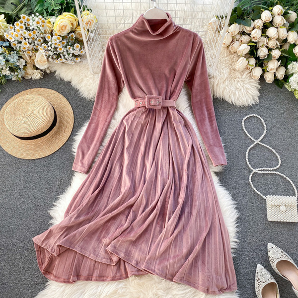 Rochie de dama moderna din catifea cu curea si pana la genunchi