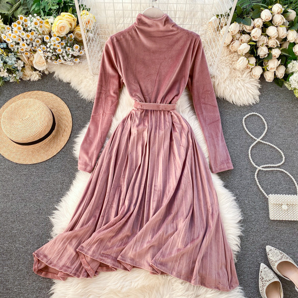 Rochie de dama moderna din catifea cu curea si pana la genunchi