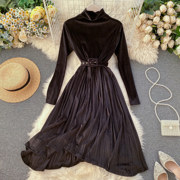 Rochie de dama moderna din catifea cu curea si pana la genunchi