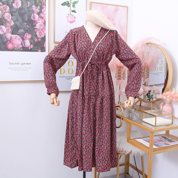 Rochie casual de dama cu decolteu spitz si motive florale in mai multe culori