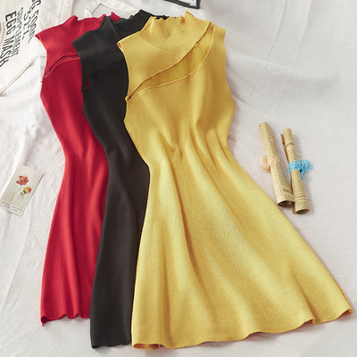Дамска модерна рокля с ниска яка в жълт,червен и черен цвят 