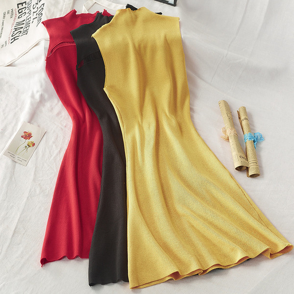 Rochie moderna de dama cu guler jos in galben, rosu si negru