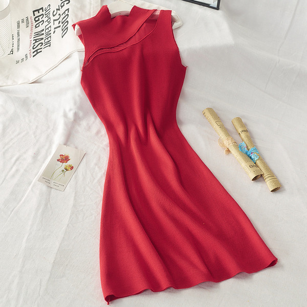 Rochie moderna de dama cu guler jos in galben, rosu si negru