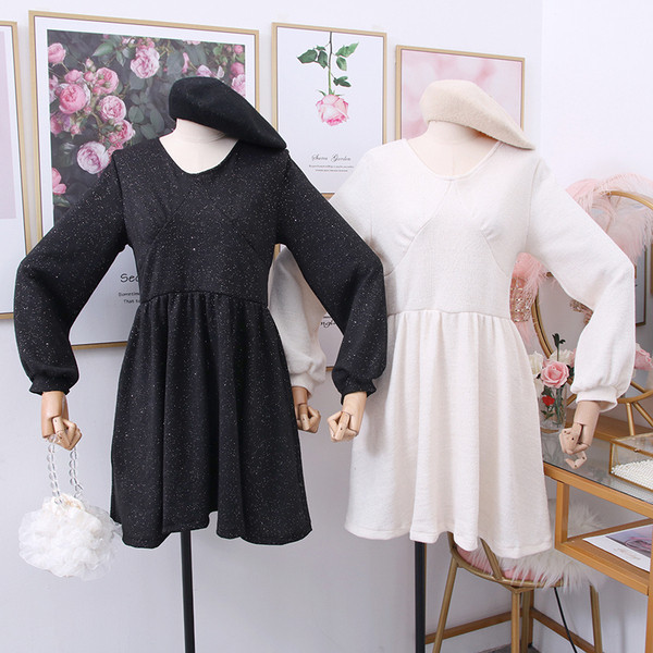 Rochie casual de dama cu decolteu spitz in alb si negru - model croi