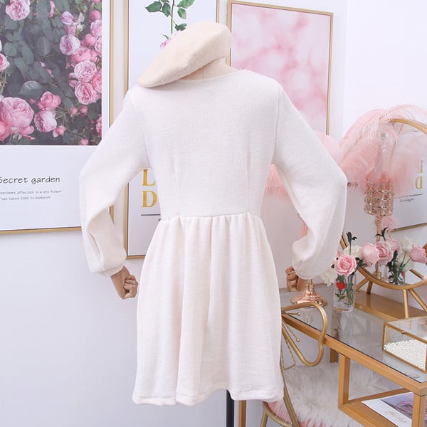 Rochie casual de dama cu decolteu spitz in alb si negru - model croi