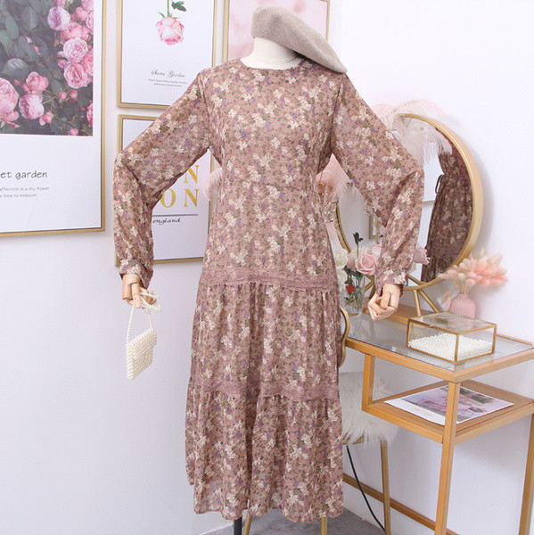 Rochie moderna de dama cu motive florale si dantela - model croiat