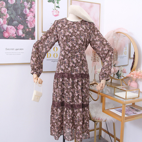 Rochie moderna de dama cu motive florale si dantela - model croiat