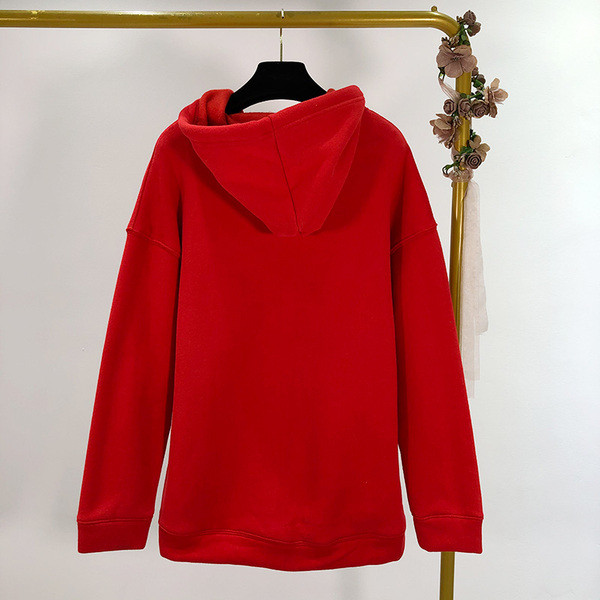 Hanorac de damă cu glugă în culorile gri, negru și roșu