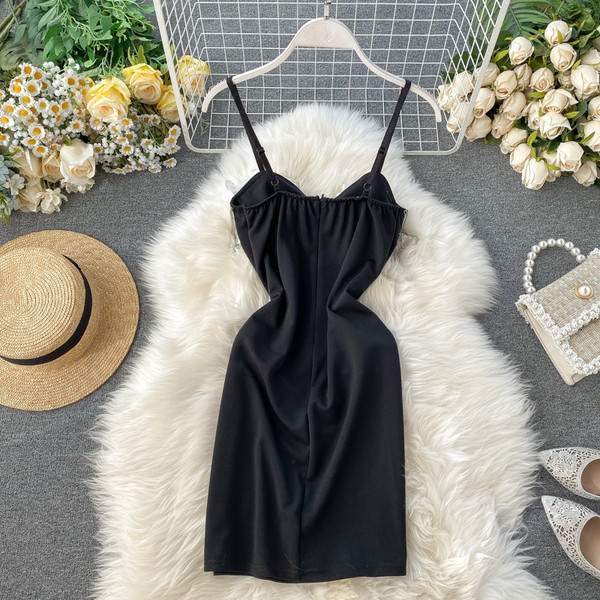 Официална дамска рокля с тънки презрамки в черен цвят