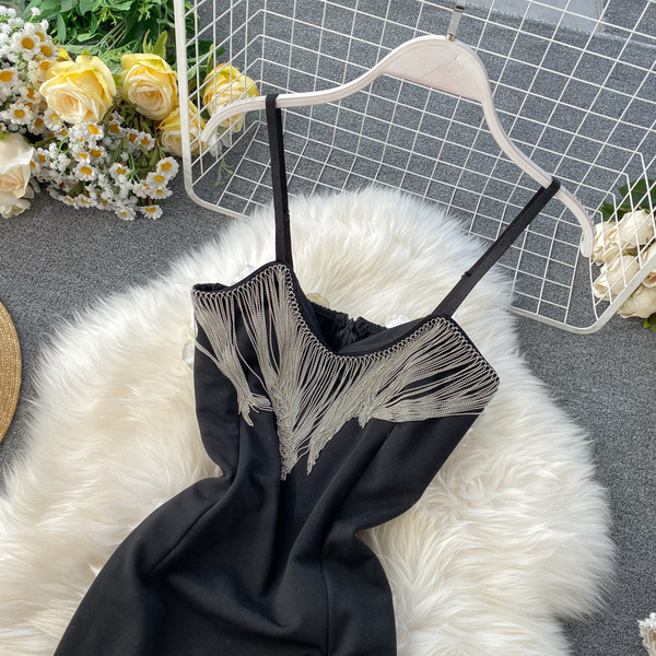 Официална дамска рокля с тънки презрамки в черен цвят