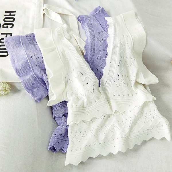 Maieu de damă cu decolteu profund în formă de spitz în albastru, alb, bej, Bordeaux și negru