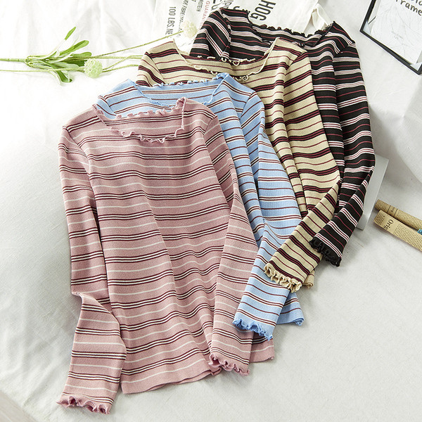 Bluză de damă în dungi cu decolteu rotund în roz, albastru, bej și negru