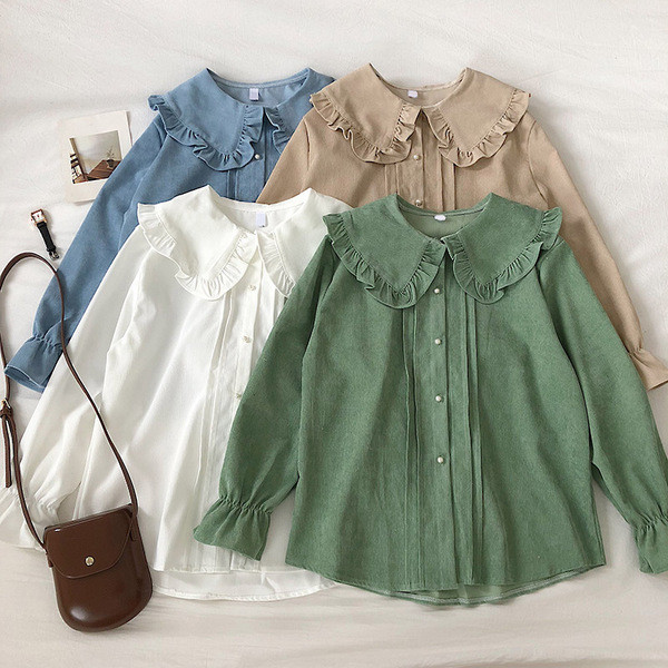 Cămașă modernă de damă în patru culori, cu decolteu oval și mâneci lotus