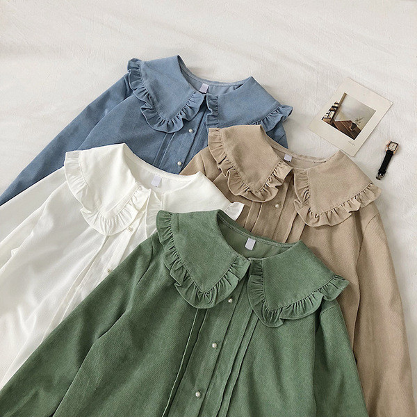 Cămașă modernă de damă în patru culori, cu decolteu oval și mâneci lotus