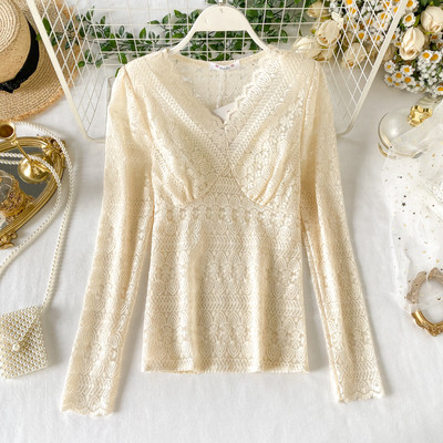 Bluză de damă modernă din dantelă cu decolteu în V în bej și negru