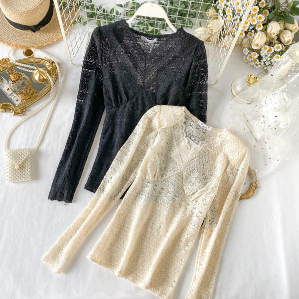 Bluză de damă modernă din dantelă cu decolteu în V în bej și negru