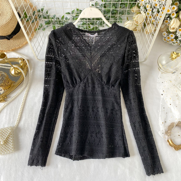 Bluză de damă modernă din dantelă cu decolteu în V în bej și negru