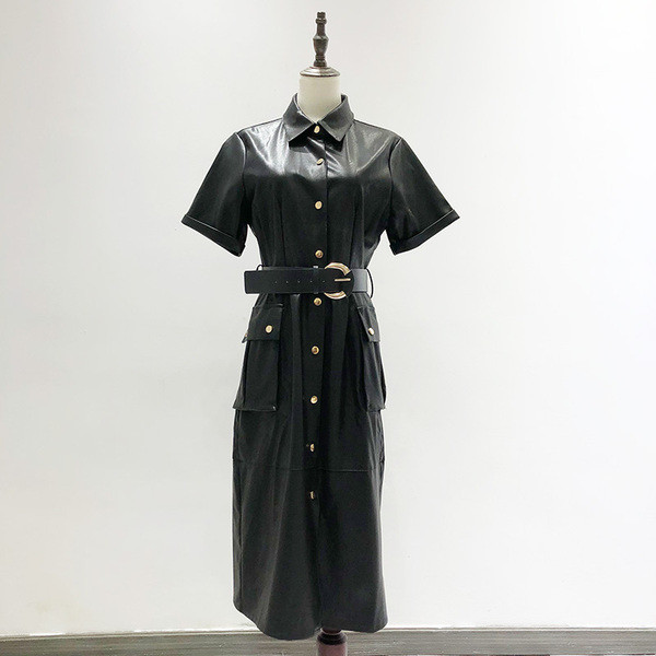 Rochie modernă lungă din piele artificială, cu nasturi și curea