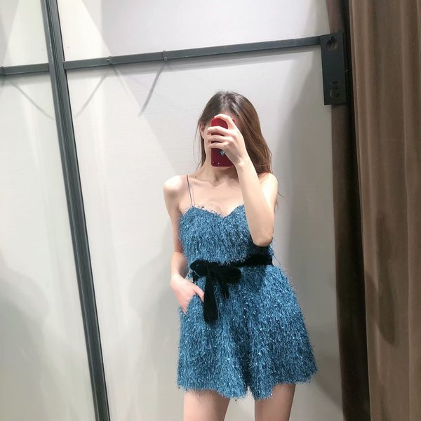 Salopetă modernă cu franjuri și bretele subțiri în albastru