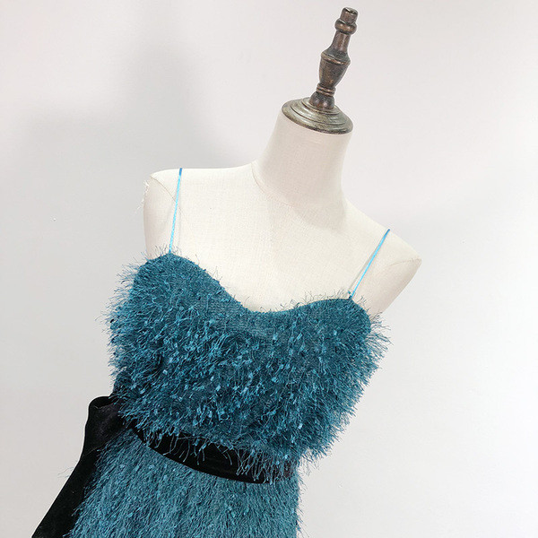 Salopetă modernă cu franjuri și bretele subțiri în albastru