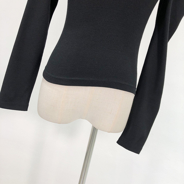 Bluză modernă cu umărul gol în negru