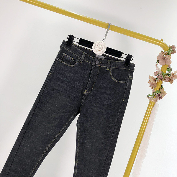 Blugi lungi Model slim negru cu fante si decor metalic