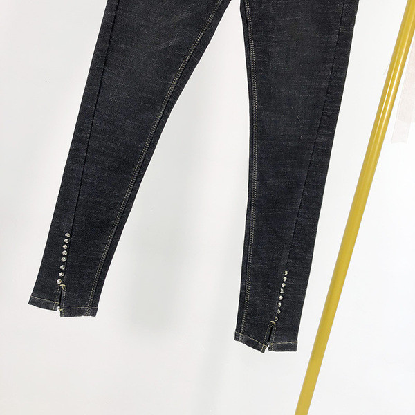 Blugi lungi Model slim negru cu fante si decor metalic