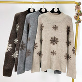 Pulover gros de dama cu motive de Craciun in bej, albastru si maro