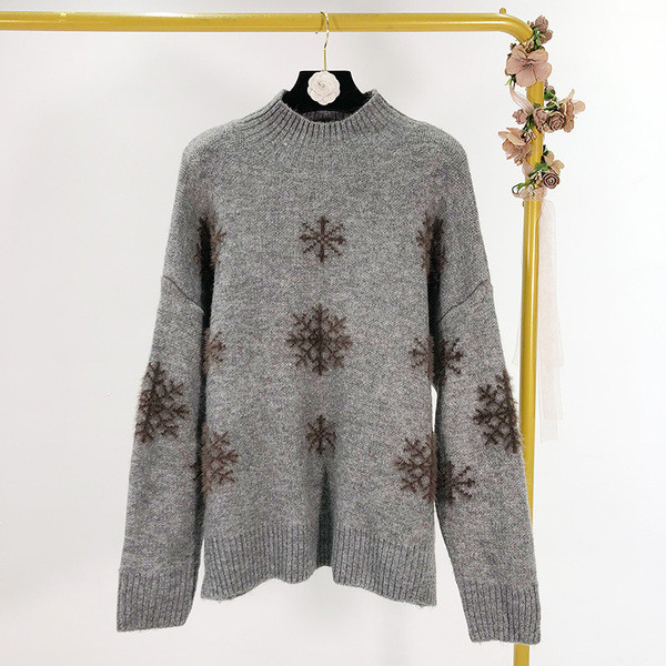 Pulover gros de dama cu motive de Craciun in bej, albastru si maro