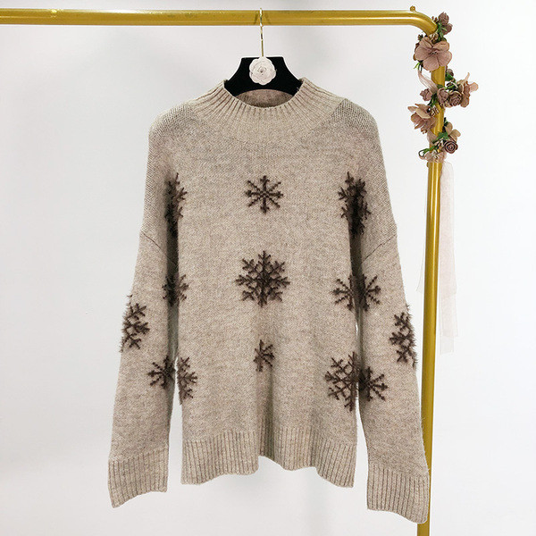 Pulover gros de dama cu motive de Craciun in bej, albastru si maro