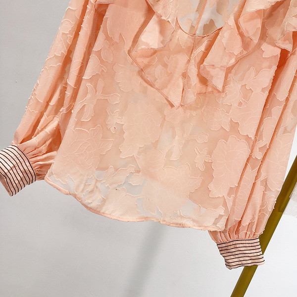 Bluză de damă modernă cu decolteu în V și bucle roz