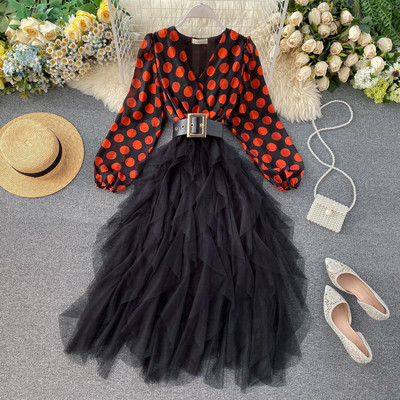 Rochie moderna de dama cu buline si fusta sigiliu cu centura