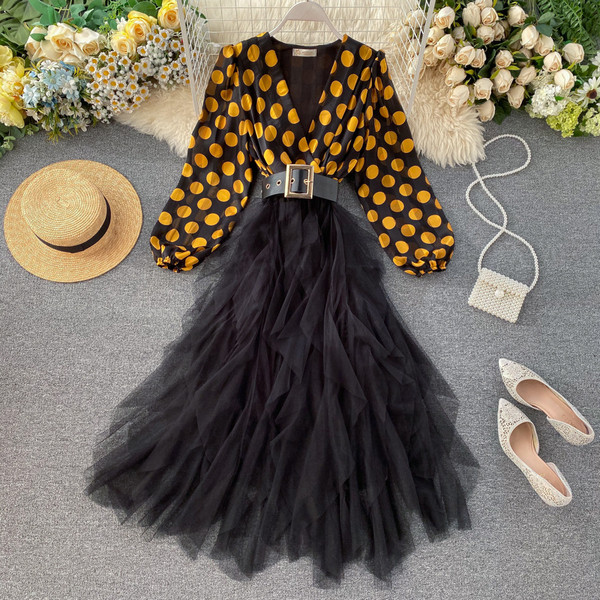 Rochie moderna de dama cu buline si fusta sigiliu cu centura