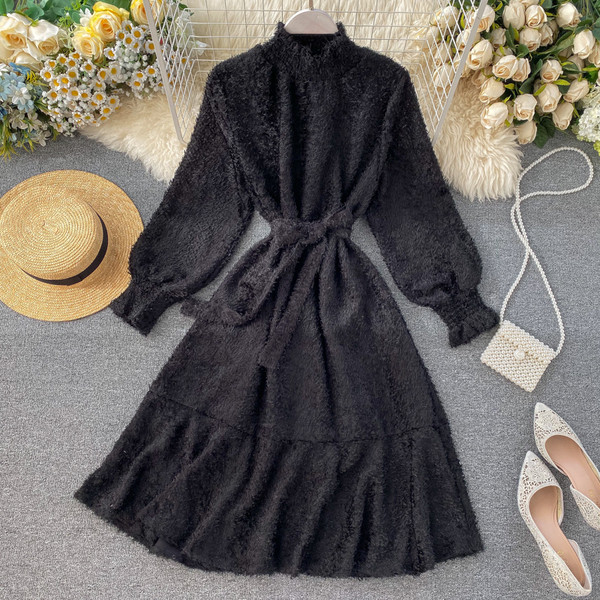 Rochie de dama cu curea si guler polo in negru, bej si alb