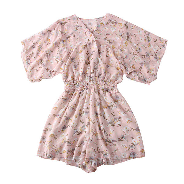 Salopetă scurtă de damă modernă cu decolteu spitz, motive florale și mâneci largi în alb, roz și albastru