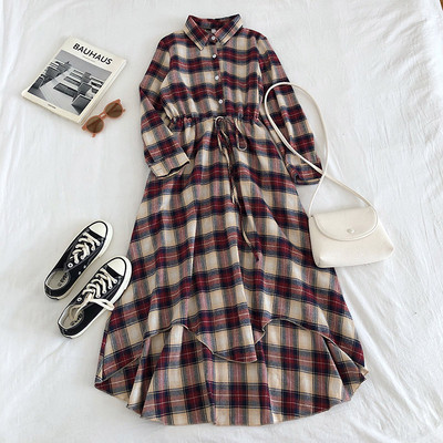 Rochie lunga de dama in carouri in trei culori cu nasturi si cravate