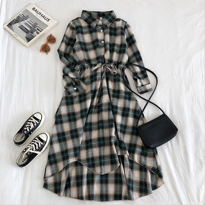 Rochie lunga de dama in carouri in trei culori cu nasturi si cravate