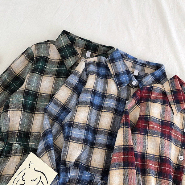 Rochie lunga de dama in carouri in trei culori cu nasturi si cravate