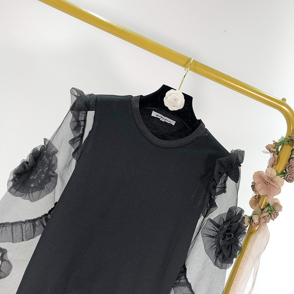 Bluză de damă modernă de culoare neagră și mâneci din tul