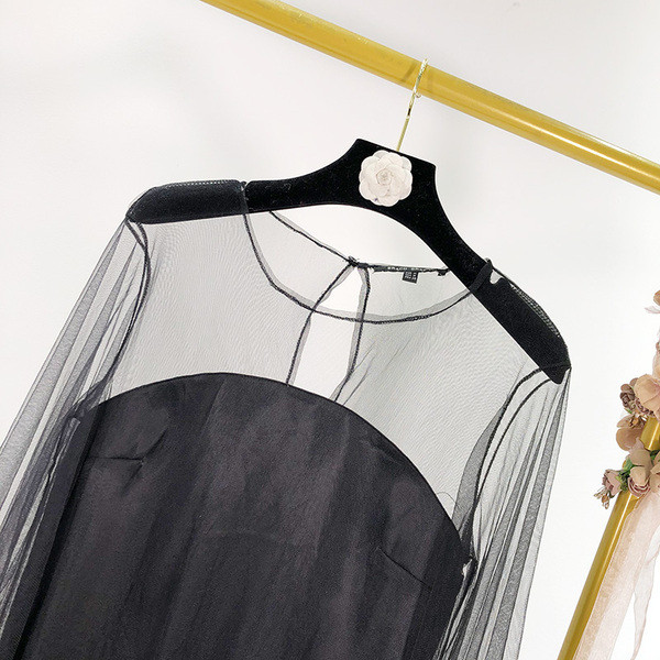 Bluză de damă din tul transparent de culoare neagră