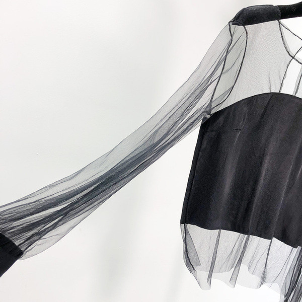 Bluză de damă din tul transparent de culoare neagră