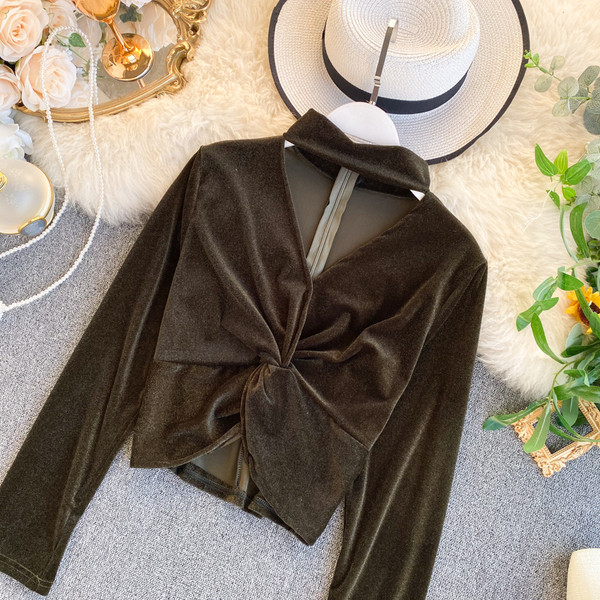 Bluză modernă din catifea cu decolteu în V în negru și verde