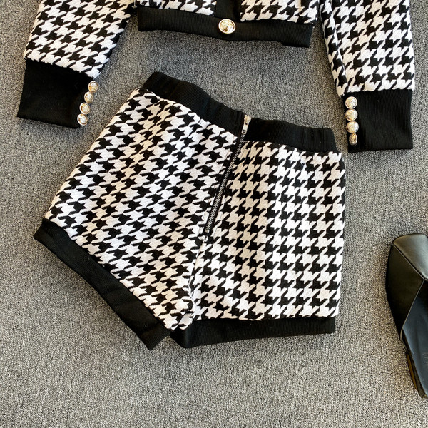 Set dama din doua piese cu nasturi alb-negru