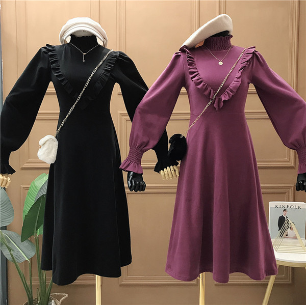 Rochie moderna de dama cu guler inalt si maneci late in roz, maro si negru